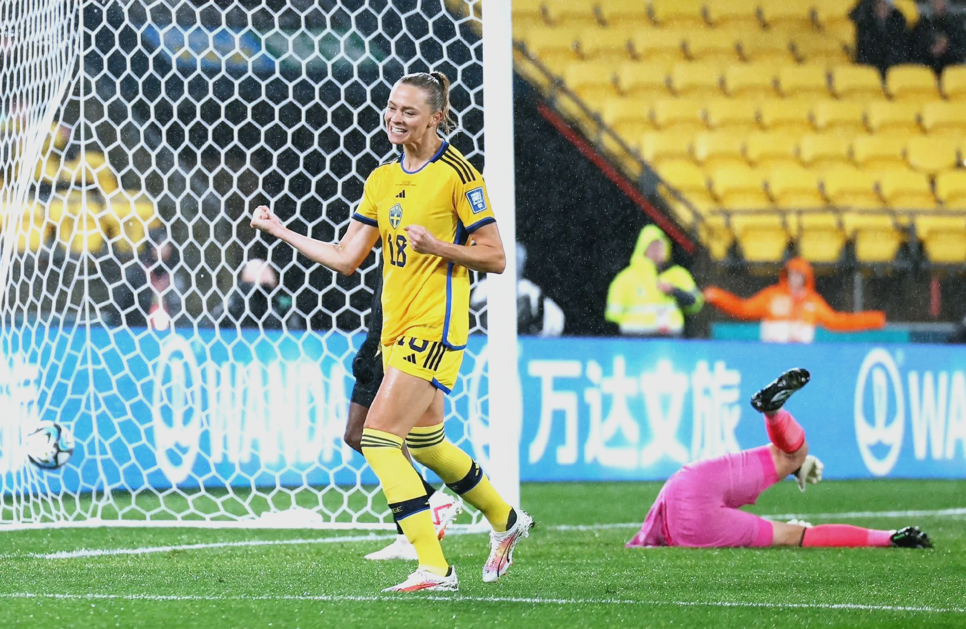 瑞典队战胜波兰，力压对手晋级淘汰赛