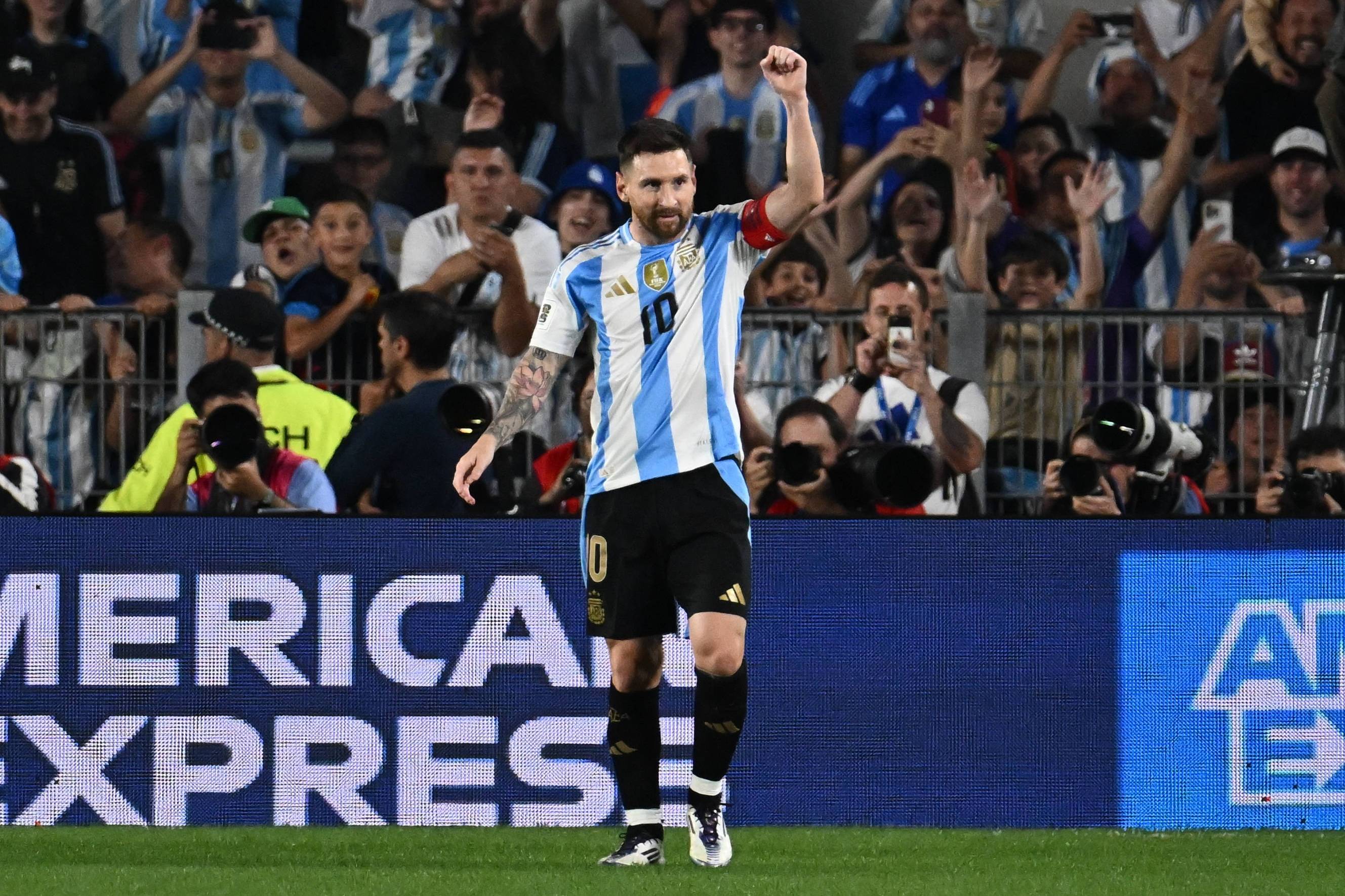 梅西连续十五场比赛得分超过出色防守，西班牙队挑战极限！的简单介绍